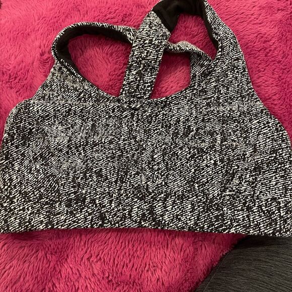 EUC Lululemon Black Printed Criss Cross Back Sports Bra 2 - Picture 3 of 6